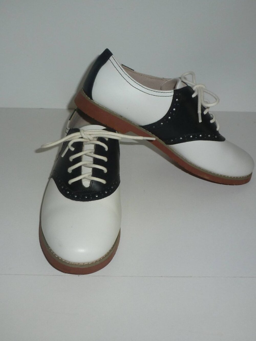 Eastland Sadie Womens Saddle Oxford Retro Shoes Black & White Leather - Size 8